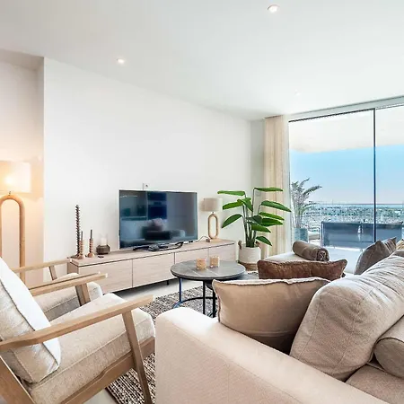 Luxury Penthouse With Marina Views