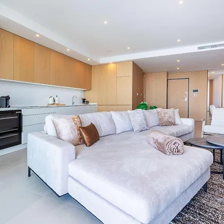 Апартаменты Luxury Penthouse With Marina Views Лагуш