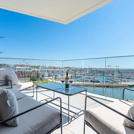 Апартаменты Luxury Penthouse With Marina Views