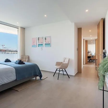 Luxury Penthouse With Marina Views