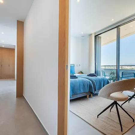 Luxury Penthouse With Marina Views *