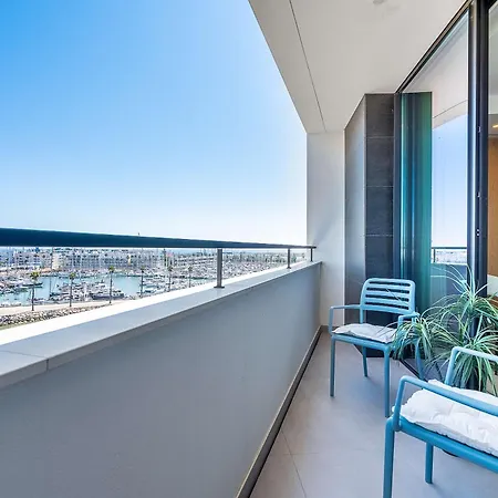 Luxury Penthouse With Marina Views Appartamento *